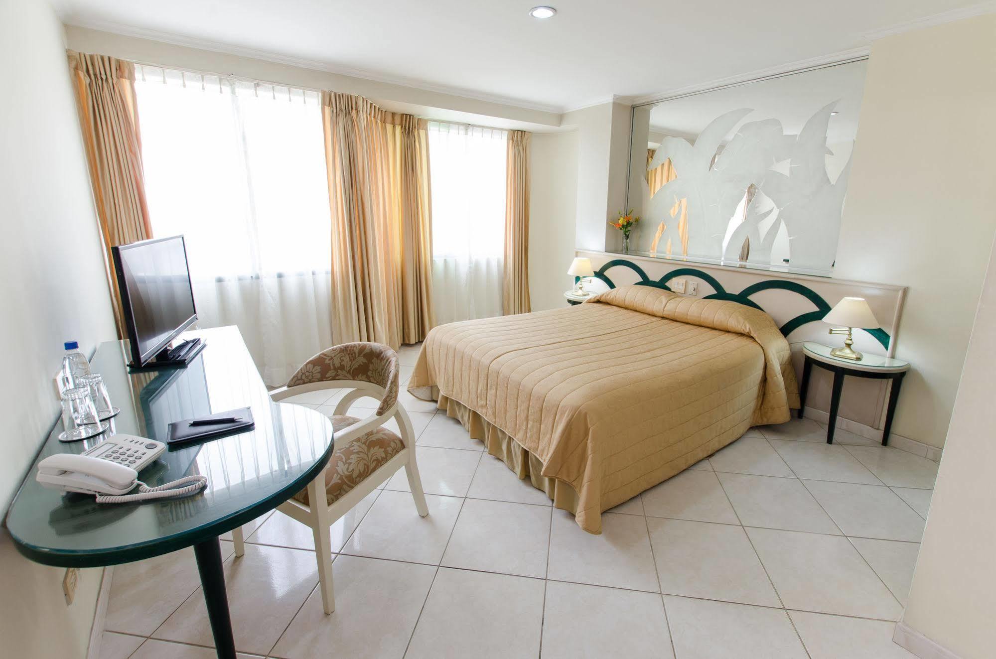 Apart Hotel Kennedy Guayaquil Exteriör bild