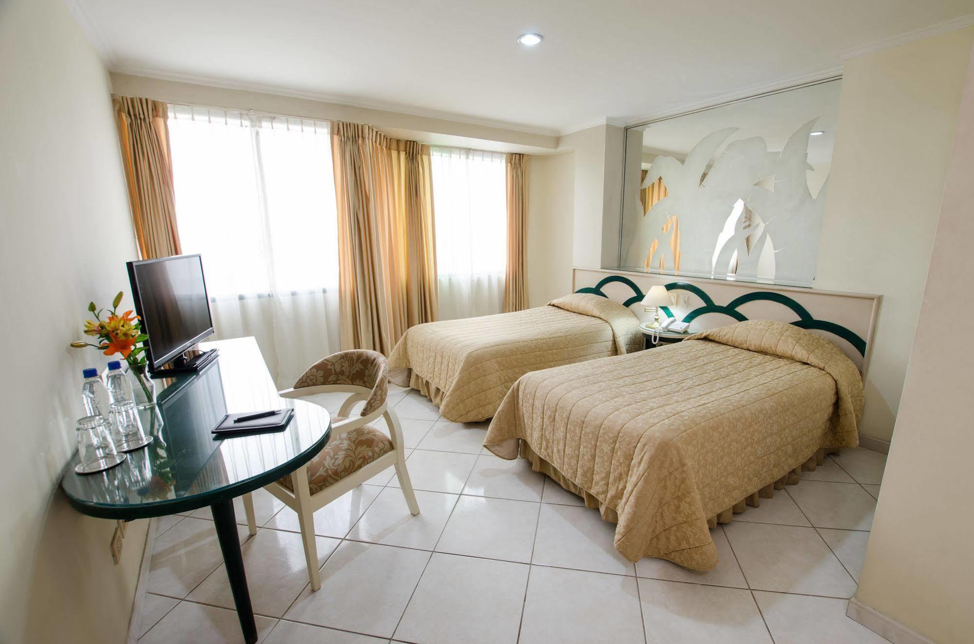 Apart Hotel Kennedy Guayaquil Exteriör bild